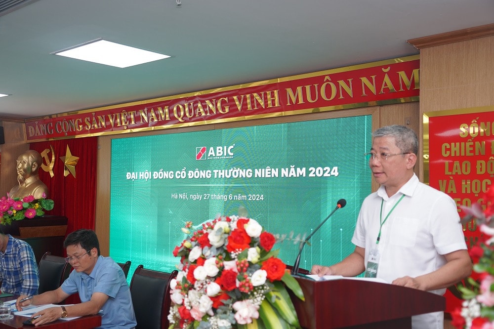 Ông Nguyễn Tiến Hải, Bí thư Đảng ủy, Chủ tịch HĐQT phát biểu tại Đại hội cổ đông thường niên năm 2024. Ảnh: Bảo hiểm Agribank Bảo hiểm Agribank chi trả cổ tức lên tới 20% -0