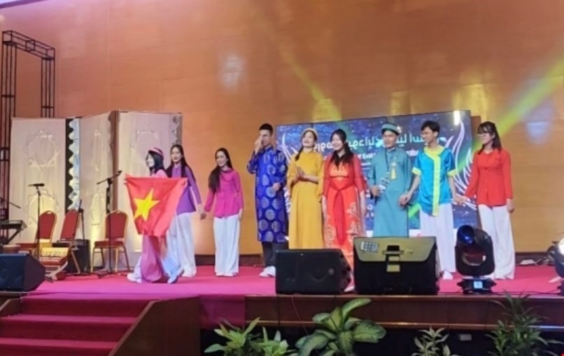 Vietnamese delegation at the 19th ASEAN and 9th ASEAN+3 Youth Cultural Forum held by the ASEAN University Network in Bandar Seri Begawan. (Photo: VNA) Vietnam’s culture promoted at ASEAN youth forum -0