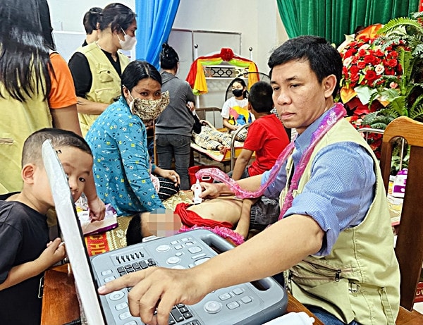 Hàng nghìn trẻ em tỉnh Phú Yên được khám tầm soát dị tật tim bẩm sinh -0