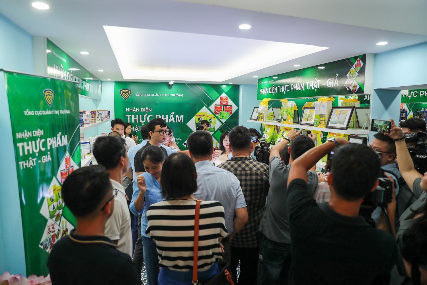 Mở cửa Phòng trưng bày “Nhận diện thực phẩm thật - giả” -0