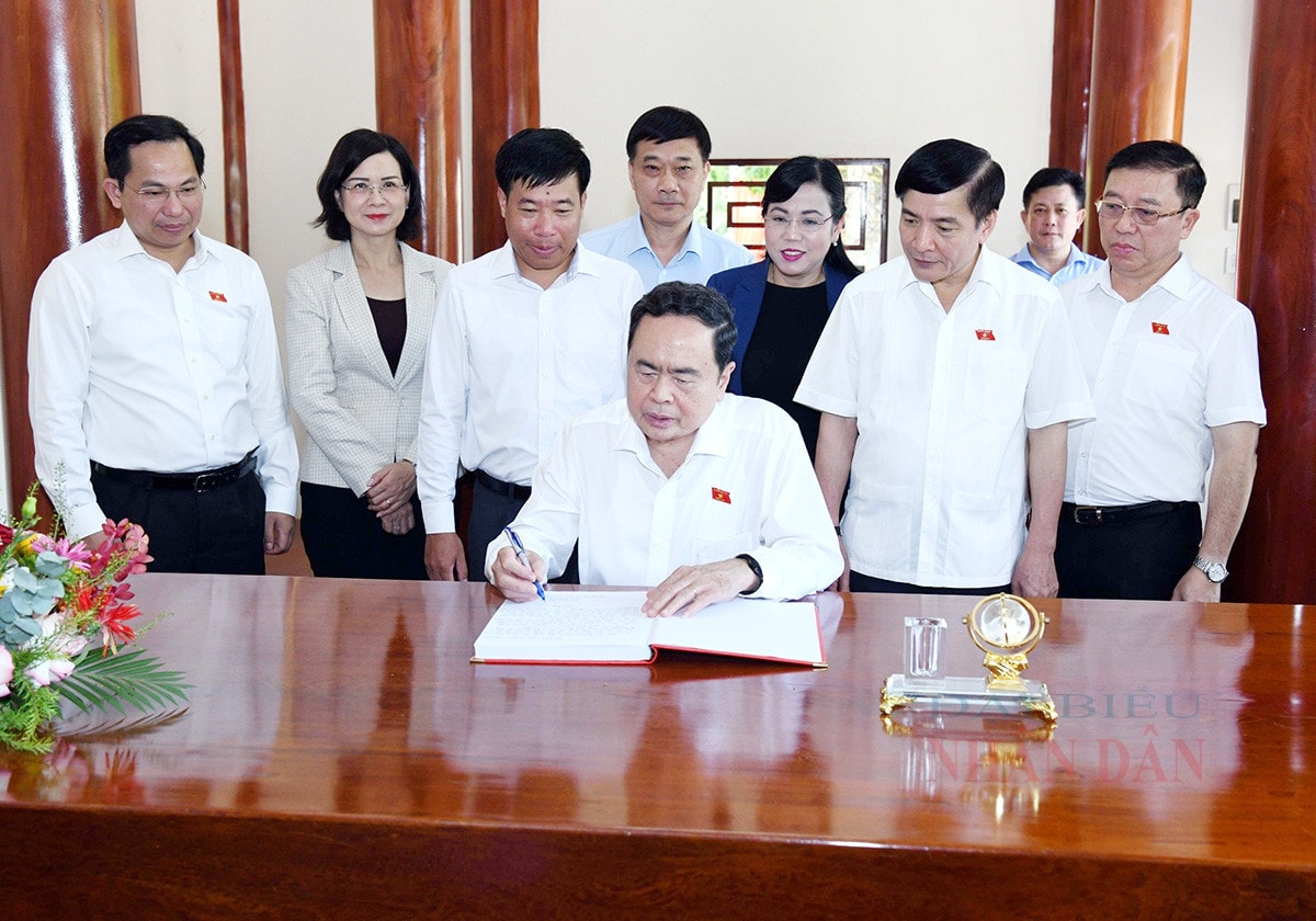 Chủ tịch Quốc hội Trần Thanh Mẫn dâng hương tại Khu Di tích Quốc gia đặc biệt Căn cứ Bộ Chỉ huy Quân Giải phóng miền Nam Việt Nam -0