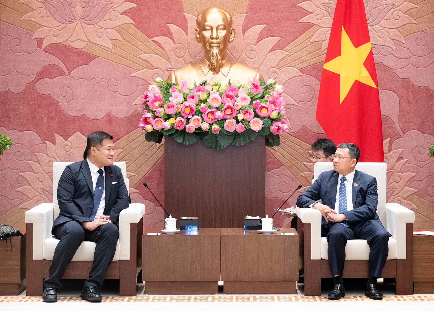 Chủ nhiệm Ủy ban Đối ngoại Vũ Hải Hà tiếp Chủ tịch Liên minh NSHN Nhật Bản - Việt Nam của đảng Duy Tân, Nhật Bản