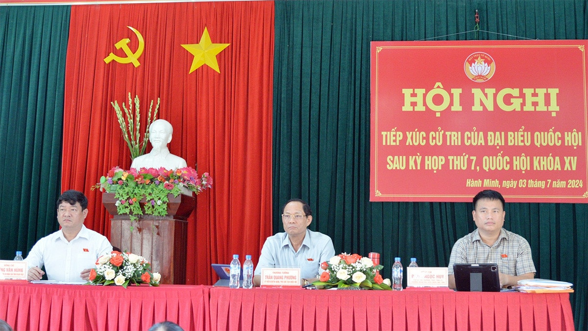 Phó Chủ tịch Quốc hội, Thượng tướng Trần Quang Phương tiếp xúc cử tri xã Hành Minh, huyện Nghĩa Hành, Quảng Ngãi