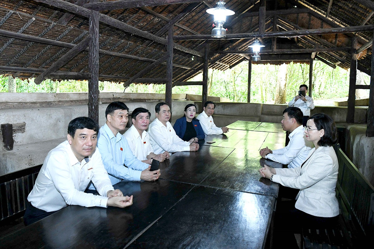 Chủ tịch Quốc hội Trần Thanh Mẫn dâng hương tại Khu di tích quốc gia đặc biệt Căn cứ Bộ Chỉ huy Quân Giải phóng miền Nam Việt Nam -1