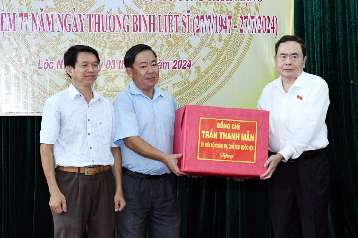 Chủ tịch Quốc hội Trần Thanh Mẫn dâng hương tại Khu di tích quốc gia đặc biệt Căn cứ Bộ Chỉ huy Quân Giải phóng miền Nam Việt Nam -3