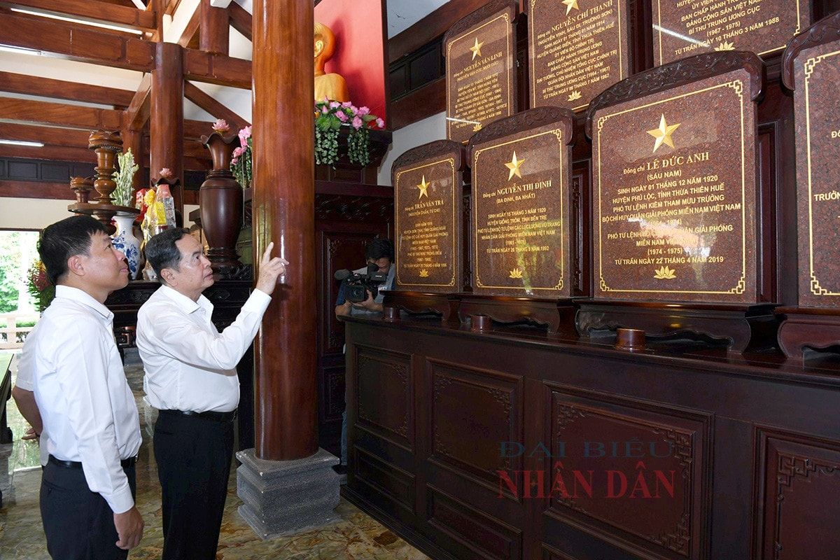 Chủ tịch Quốc hội Trần Thanh Mẫn dâng hương tại Khu di tích quốc gia đặc biệt Căn cứ Bộ Chỉ huy Quân Giải phóng miền Nam Việt Nam -0