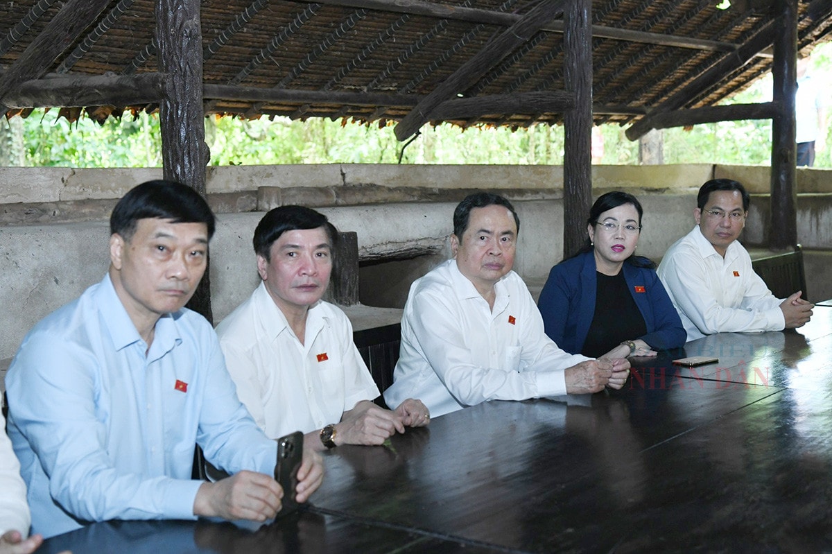 Chủ tịch Quốc hội Trần Thanh Mẫn dâng hương tại Khu di tích quốc gia đặc biệt Căn cứ Bộ Chỉ huy Quân Giải phóng miền Nam Việt Nam -0