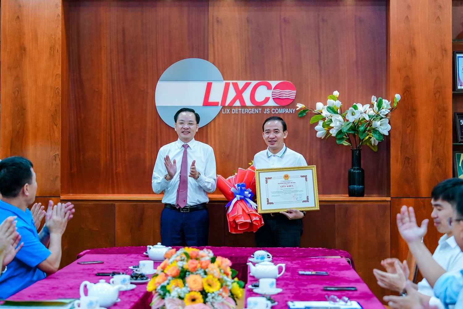Công ty CP bột giặt LIX gắn biển 2 công trình chào mừng 55 năm thành lập Vinachem -0