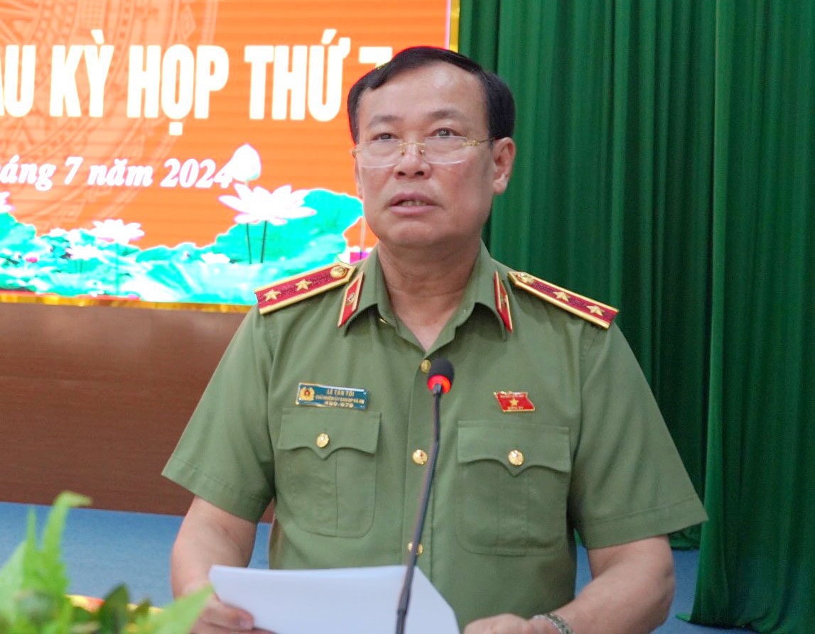 Chủ nhiệm Ủy ban Quốc phòng và An ninh Lê Tấn Tới tiếp xúc cử tri tại hai huyện Đức Huệ và Tân Thạnh -0