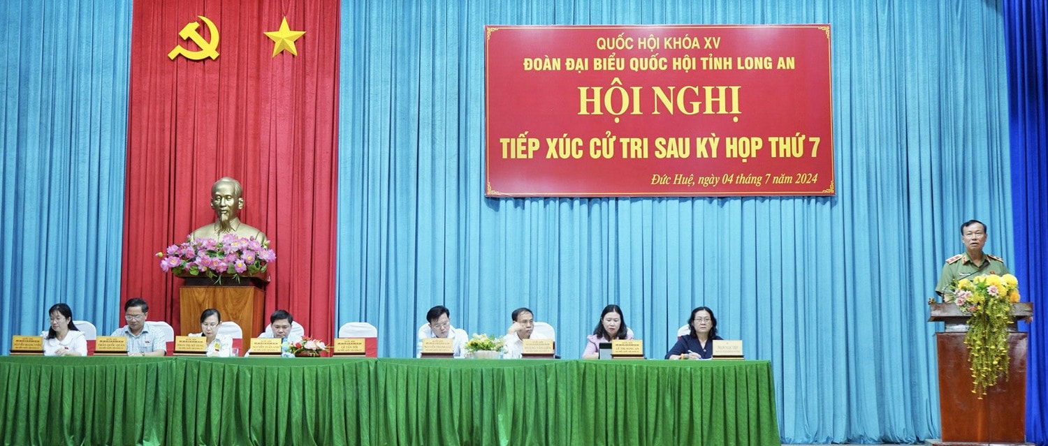 Chủ nhiệm Ủy ban Quốc phòng và An ninh Lê Tấn Tới tiếp xúc cử tri tại hai huyện Đức Huệ và Tân Thạnh -0