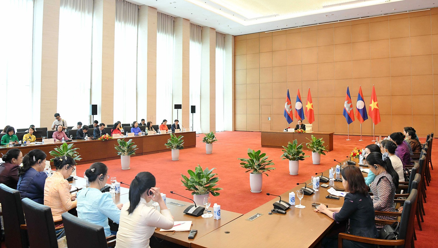 Chủ tịch Quốc hội Trần Thanh Mẫn tiếp Đoàn đại biểu Hội Phụ nữ Campuchia và Lào -0