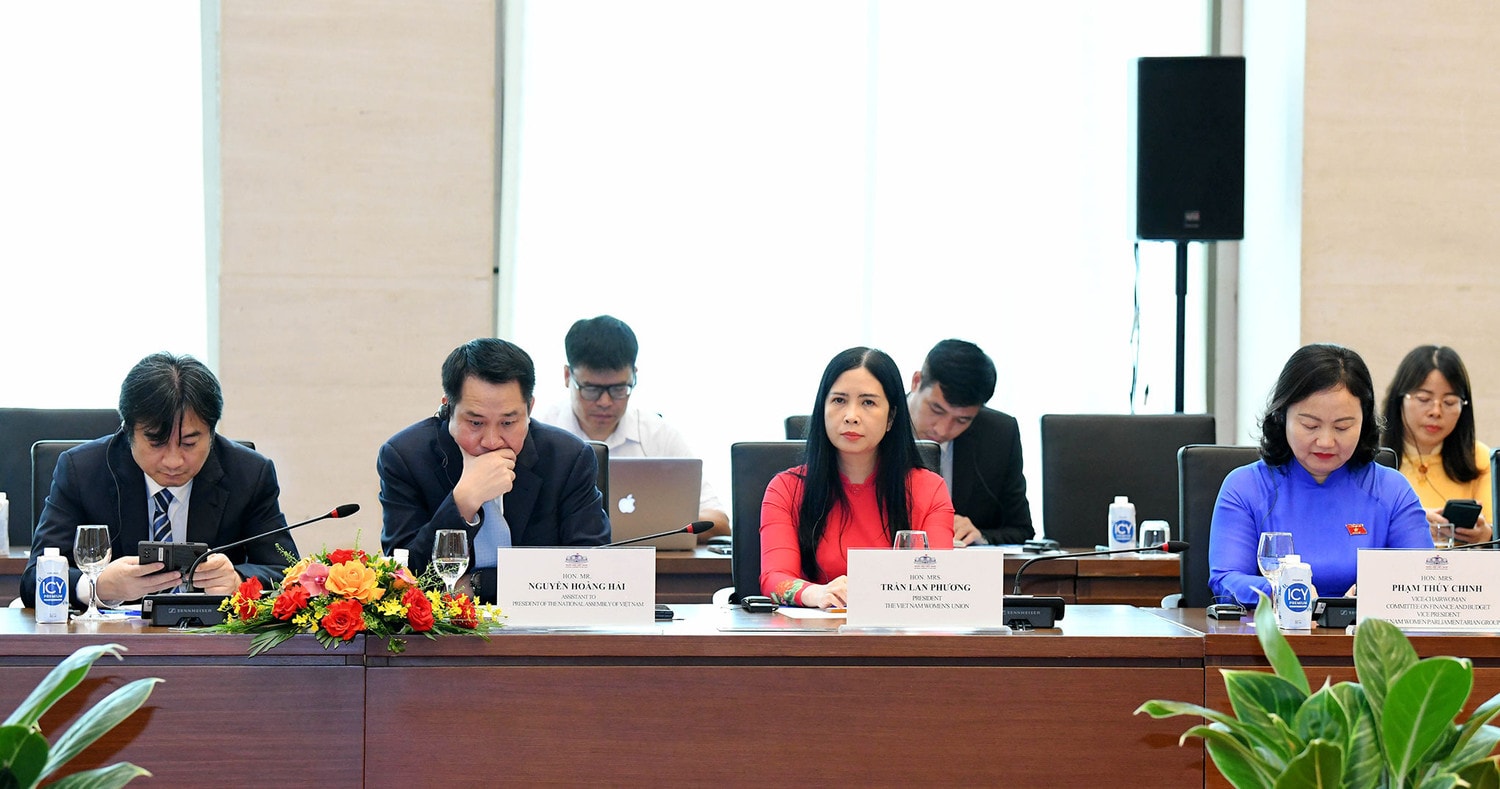 Chủ tịch Quốc hội Trần Thanh Mẫn tiếp Đoàn đại biểu Hội Phụ nữ Campuchia và Lào -0