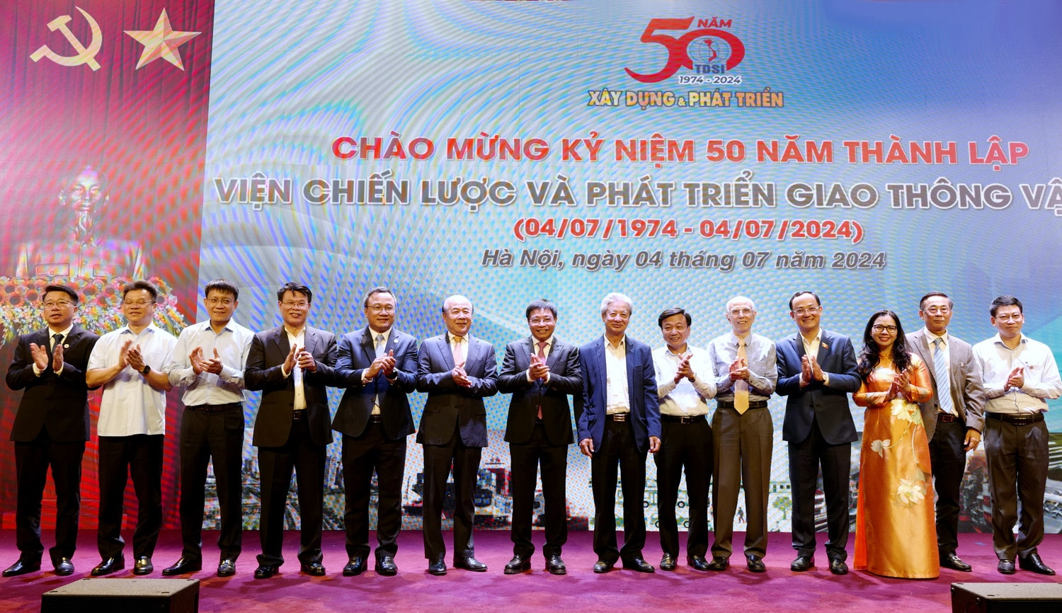 Các đại biểu chụp ảnh lưu niệm tại buổi lễ l1100791.jpg -0