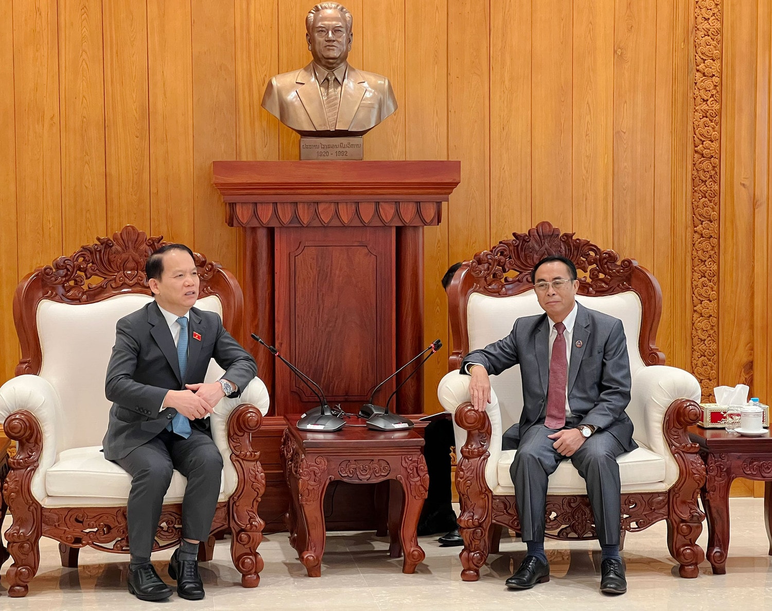 Chủ nhiệm Ủy ban Pháp luật Hoàng Thanh Tùng hội kiến Chủ nhiệm Ủy ban Pháp luật của Quốc hội Lào -0