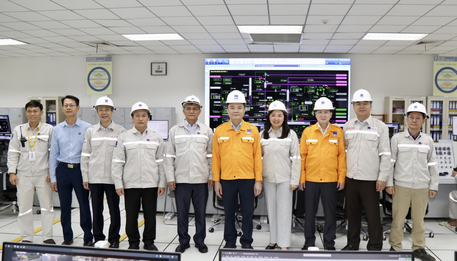 Tổng Giám đốc Petrovietnam Lê Ngọc Sơn làm việc tại Nhà máy Đạm Cà Mau -0