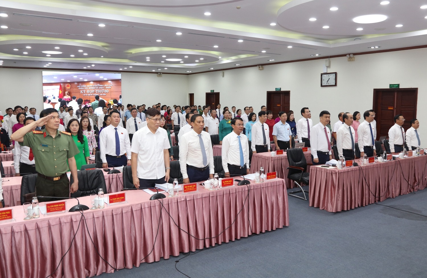 Các đại biểu làm lễ chào cờ Lào Cai: Khai mạc Kỳ họp thứ 20, HĐND tỉnh Khoá XVI, nhiệm kỳ 2021 - 2026 -0