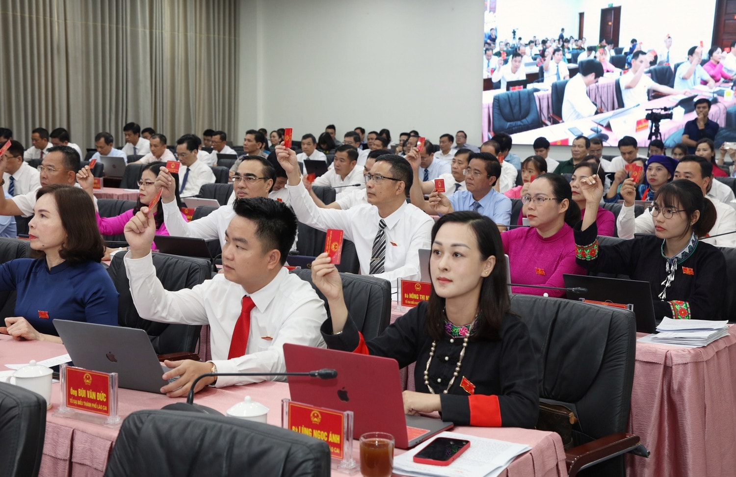 Đại biểu biểu quyết thông qua nội dung kỳ họp Lào Cai: Khai mạc Kỳ họp thứ 20, HĐND tỉnh Khoá XVI, nhiệm kỳ 2021 - 2026 -0