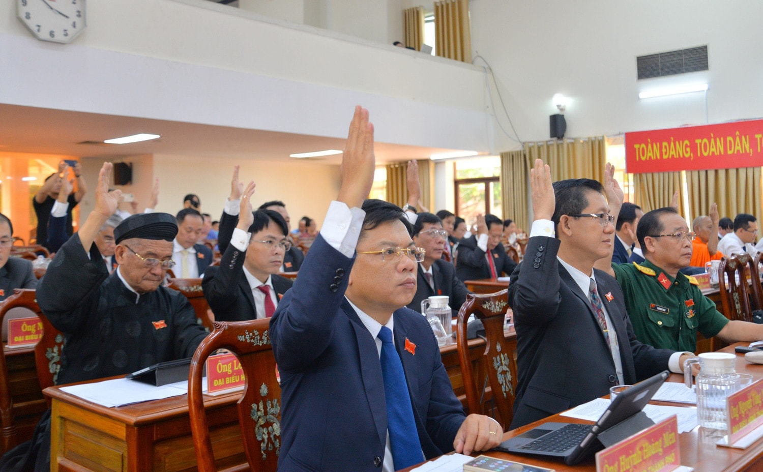 Nhanh chóng triển khai, đưa các Nghị quyết vào cuộc sống -0