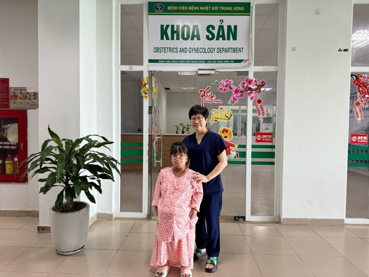 Sản phụ loạn sản sụn bẩm sinh, chiều cao chỉ 130 cm sinh con khỏe -0