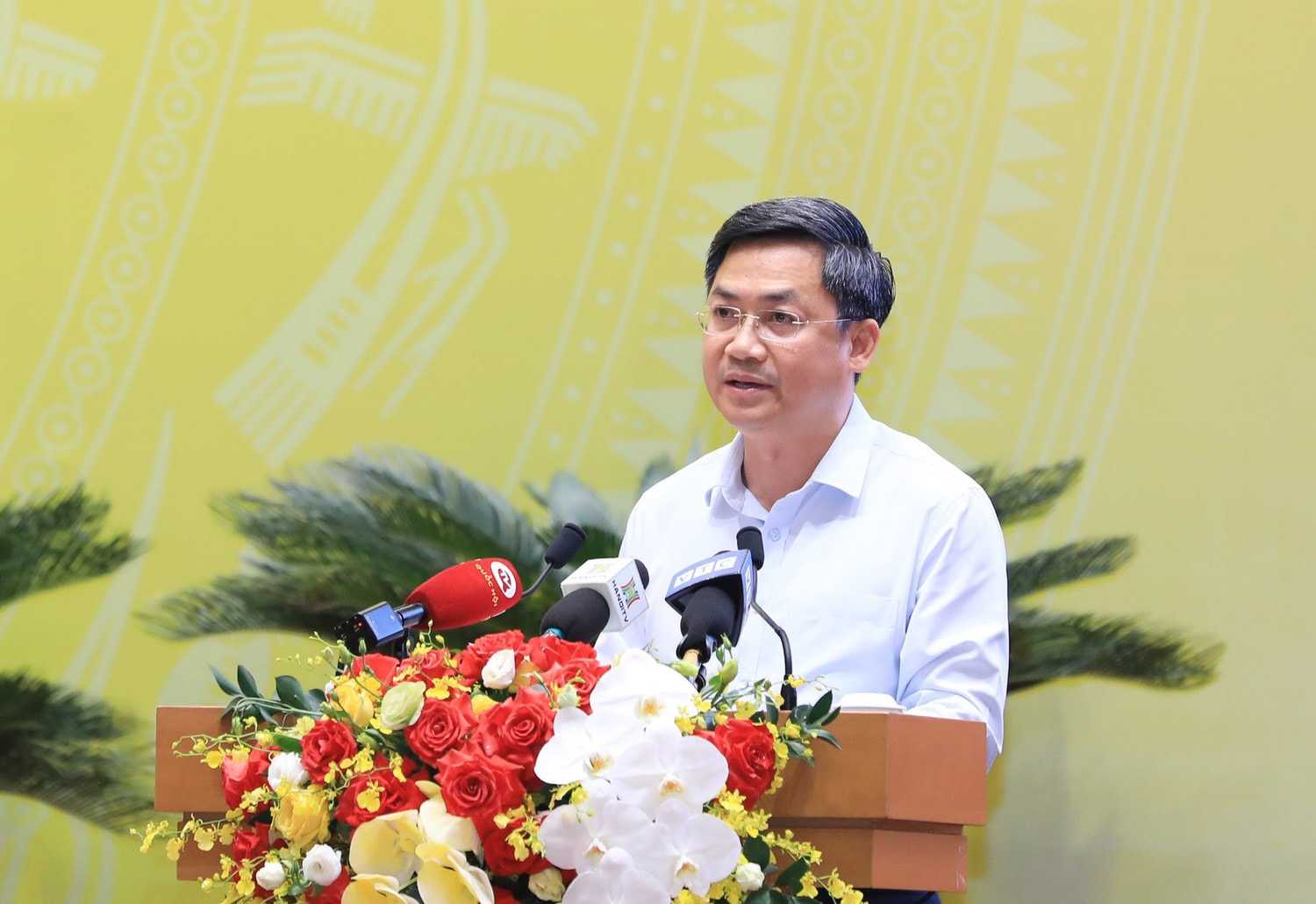 Phó Chủ tịch UBND thành phố Hà Minh Hải phát biểu tiếp thu, giải trình ý kiến chất vấn của các đại biểu HĐND thành phố tại kỳ họp (ảnh: P.Long)