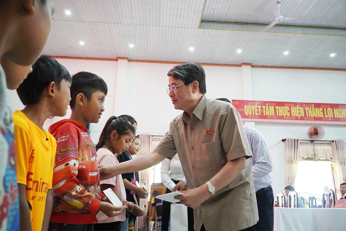Phó Chủ tịch Quốc hội Nguyễn Đức Hải tiếp xúc cử tri tại huyện Tây Giang, Quảng Nam -2