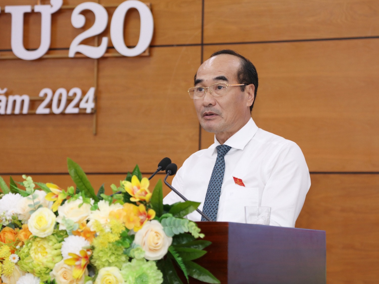 Chủ tịch HĐND tỉnh Lào Cai Vũ Xuân Cường phát biểu. Ảnh: An Nhiên Kỳ họp thứ 20, HĐND tỉnh Lào Cai thông qua 23 nghị quyết -0