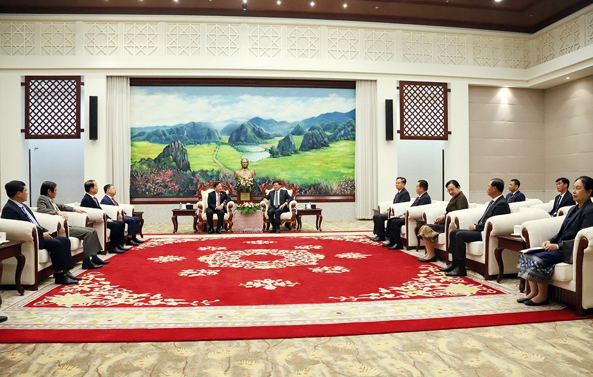 Phó Chủ tịch Quốc hội Nguyễn Khắc Định chào xã giao Tổng Bí thư, Chủ tịch nước Lào Thongloun Sisoulith -0