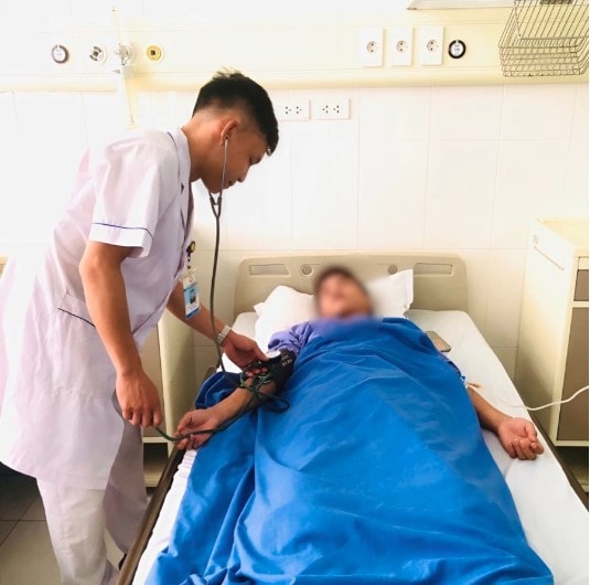 Ngộ độc thuốc diệt chuột, nam thanh niên suýt mất mạng -0