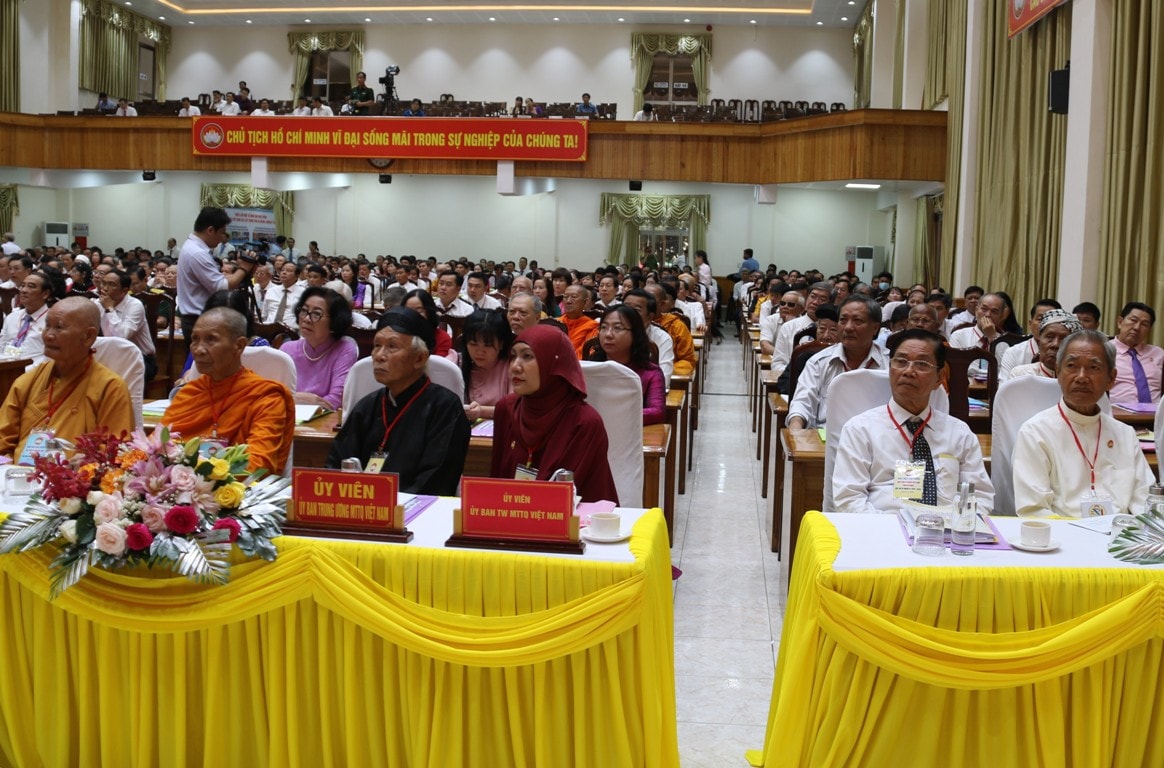 Ủy ban MTTQ Việt Nam tỉnh An Giang trong nhiệm kỳ mới tiếp tục phát huy sức mạnh khối đại đoàn kết dân tộc Đại hội đại biểu Ủy ban MTTQ Việt Nam tỉnh An Giang thành công tốt đẹp
