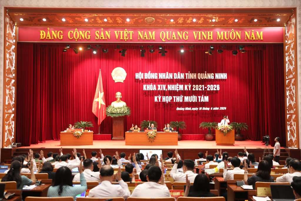 Từ đầu năm đến nay, HĐND tỉnh đã tổ chức 2 kỳ họp chuyên đề, ban hành 18 nghị quyết đều là những vấn đề rất quan trọng đối với sự phát triển của tỉnh trong năm 2024 và các năm tiếp theo. Ảnh: Q.M.G