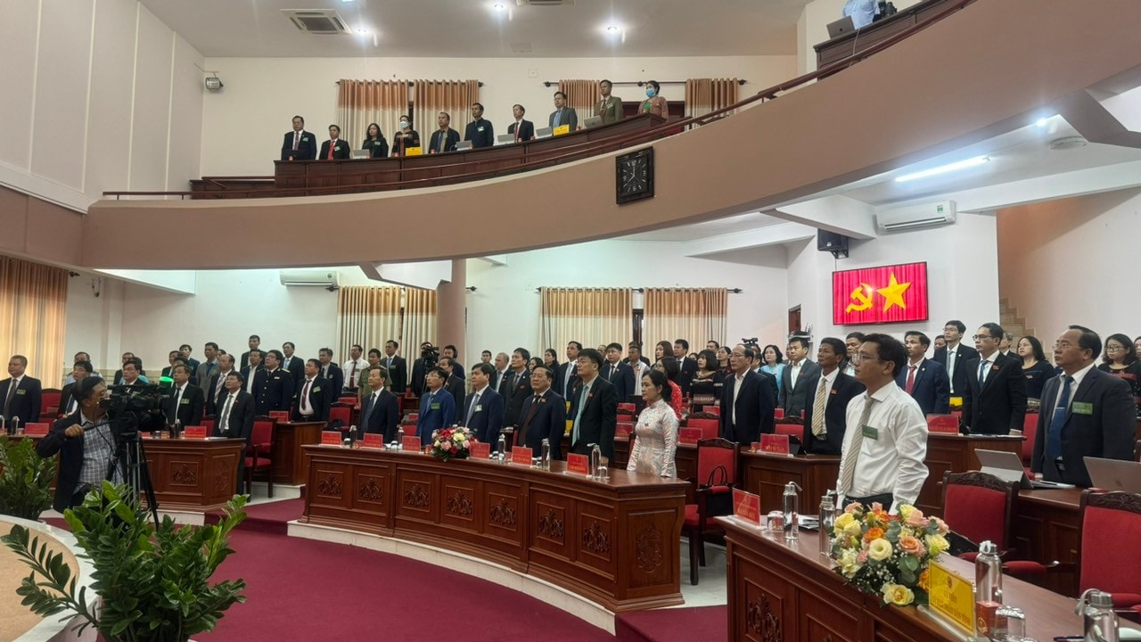 đại biểu dự kỳ họp 7.jpg -0