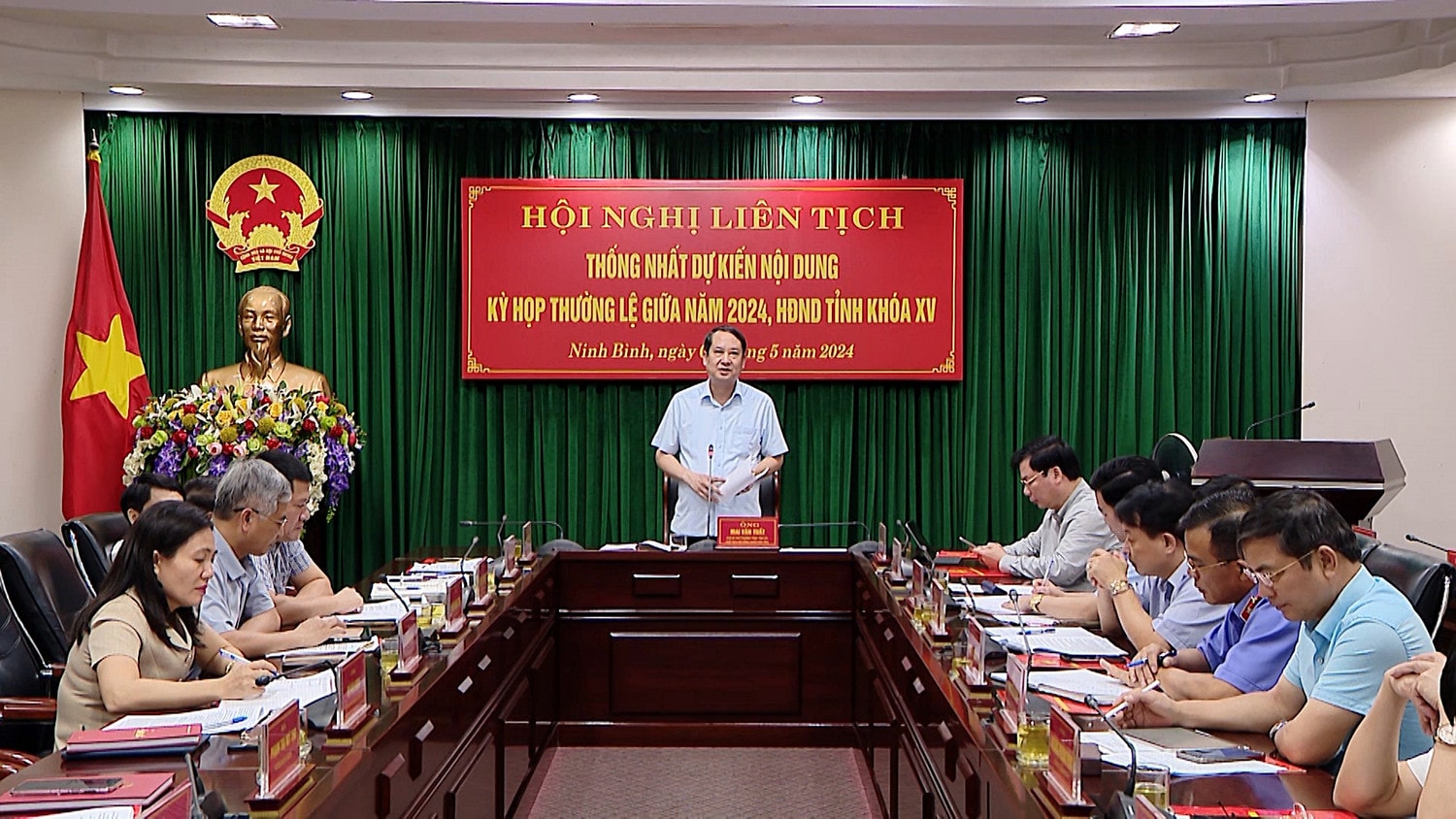 Phó Bí thư Thường trực Tỉnh uỷ, Chủ tịch HĐND tỉnh Mai Văn Tuất chủ trì Hội nghị liên tịch thống nhất dự kiến nội dung kỳ họp thường lệ giữa năm 2024. Ảnh: Đức Lam