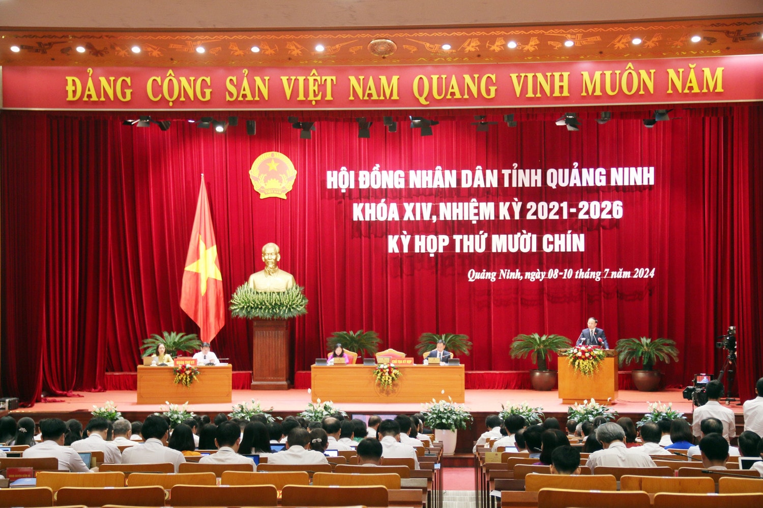 Quang cảnh kỳ họp Quảng Ninh: Tốc độ tăng trưởng kinh tế 6 tháng đầu năm đạt 9,02%, thu hút FDI đứng top đầu cả nước - 0