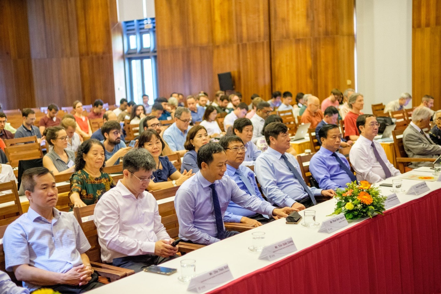 (Tin tuyên truyền theo Hợp đồng Bộ Khoa học và Công nghệ. Nhờ Ban Thư ký Điện tử hỗ trợ đăng ngày 8.7) Hơn 100 nhà khoa học đến từ 27 quốc gia chia sẻ nghiên cứu mới về vật lý, vũ trụ -0