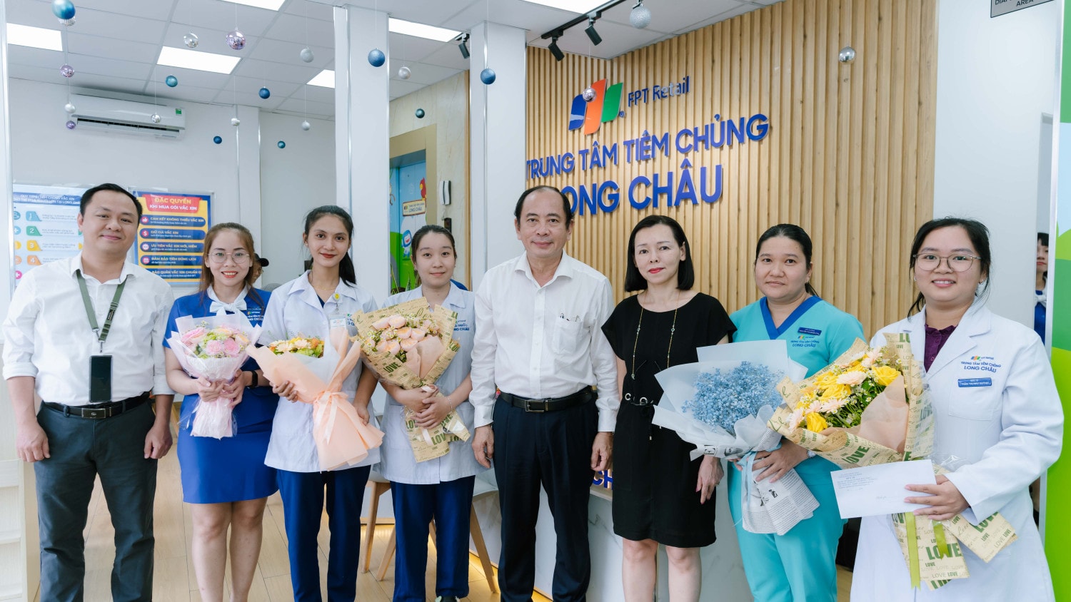 Sở Y tế TPHCM: Tuyên dương một nữ bác sĩ đã cấp cứu thành công cho một phụ nữ bị sốc phản vệ ngay tại nhà thuốc trên đường 3 tháng 2, Quận 10 -0