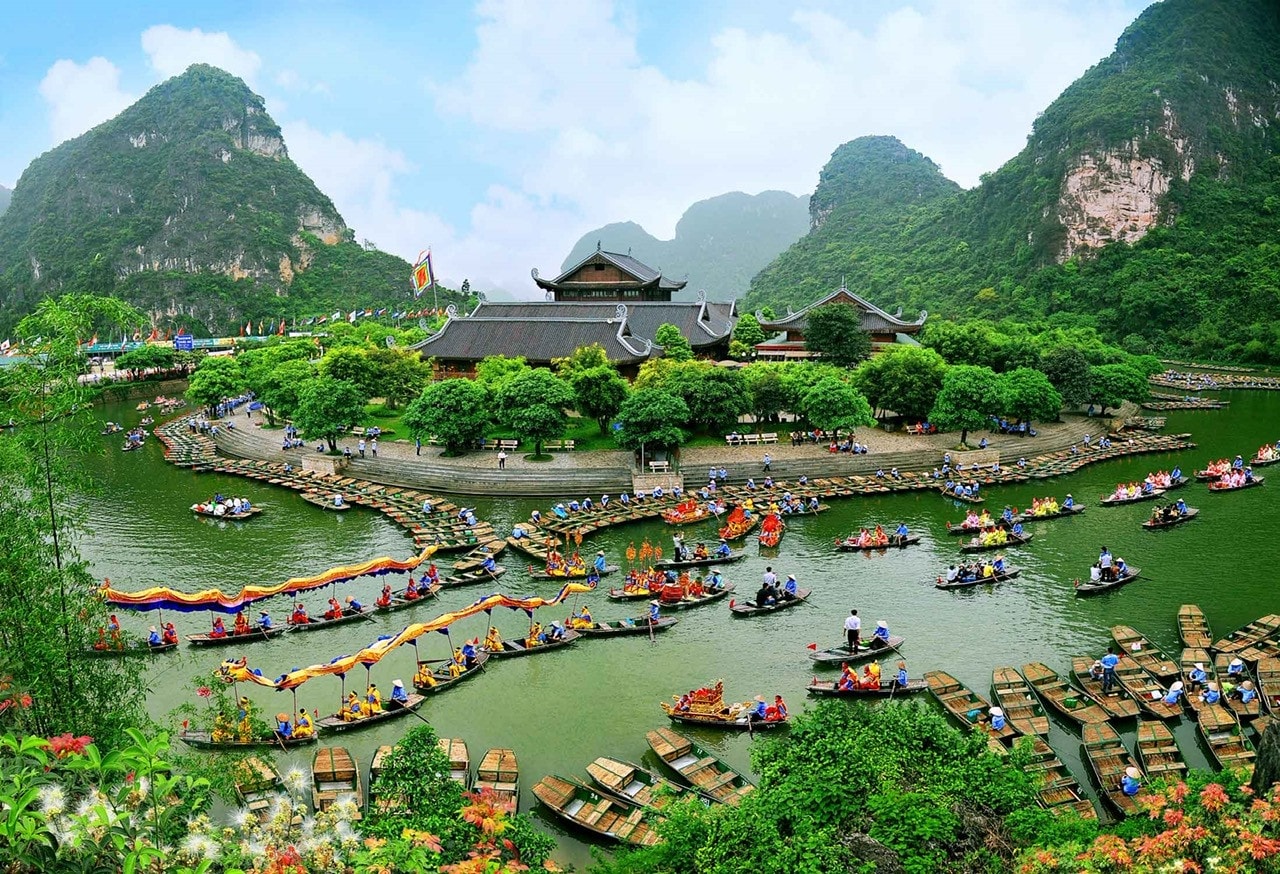 Du lịch Ninh Bình bứt phá mạnh mẽ. Ảnh: Ninh Mạnh Thắng