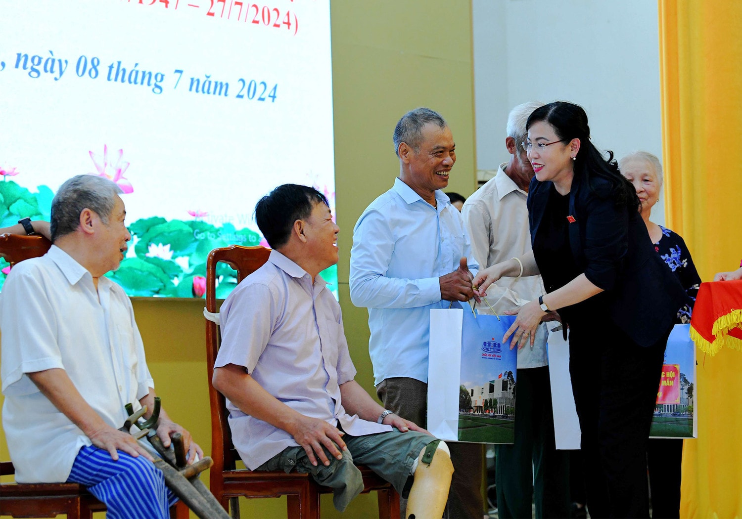Chủ tịch Quốc hội Trần Thanh Mẫn dâng hương tưởng nhớ Chủ tịch Hồ Chí Minh và tri ân anh hùng liệt sĩ, người có công tỉnh Nghệ An -0