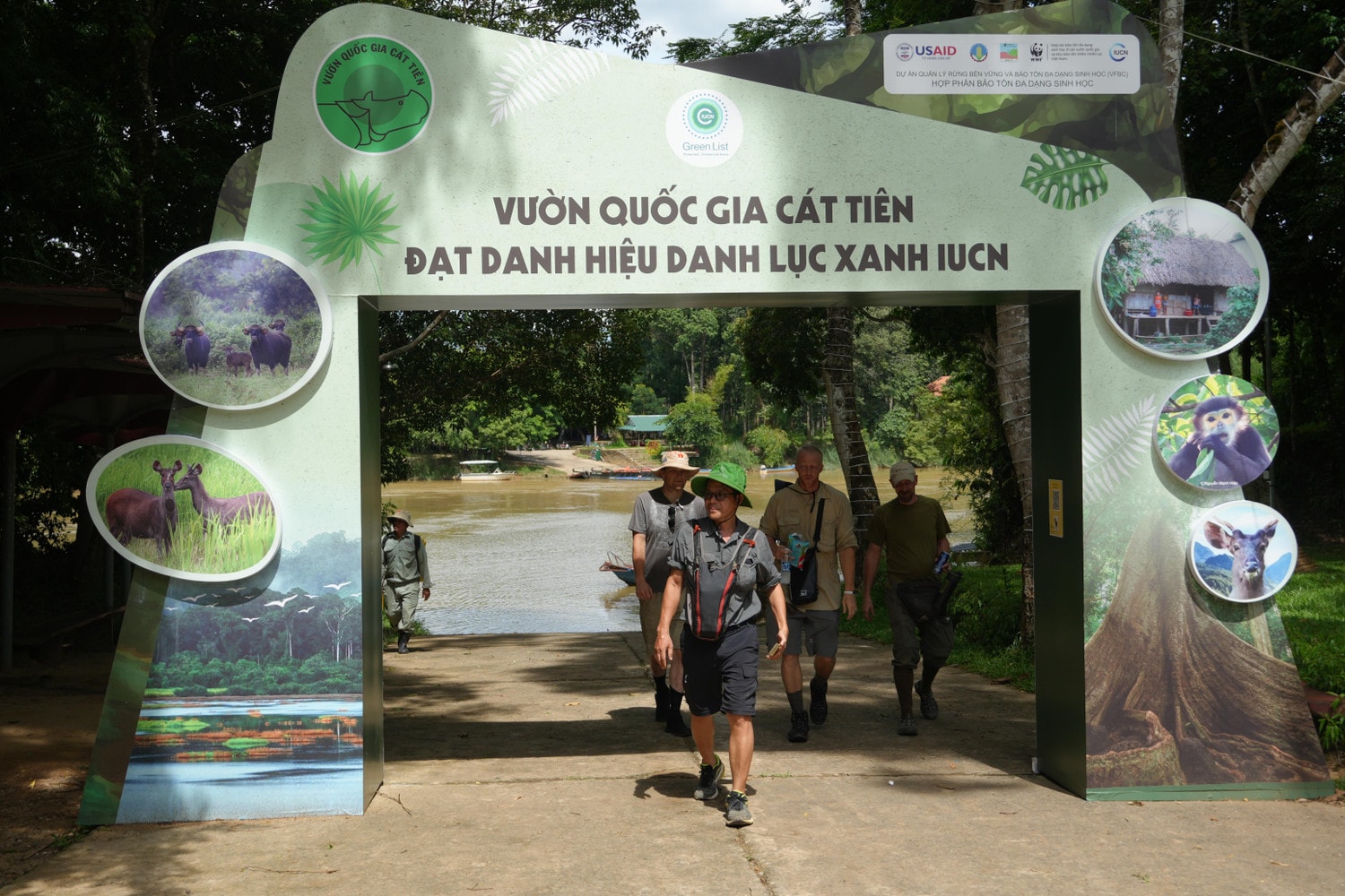 Du khách và các nhà khoa học từ nhiều nơi trên thế giới tới thăm, nghiên cứu, học tập tại VQG Cát Tiên. Ảnh: Thạc Hiếu.