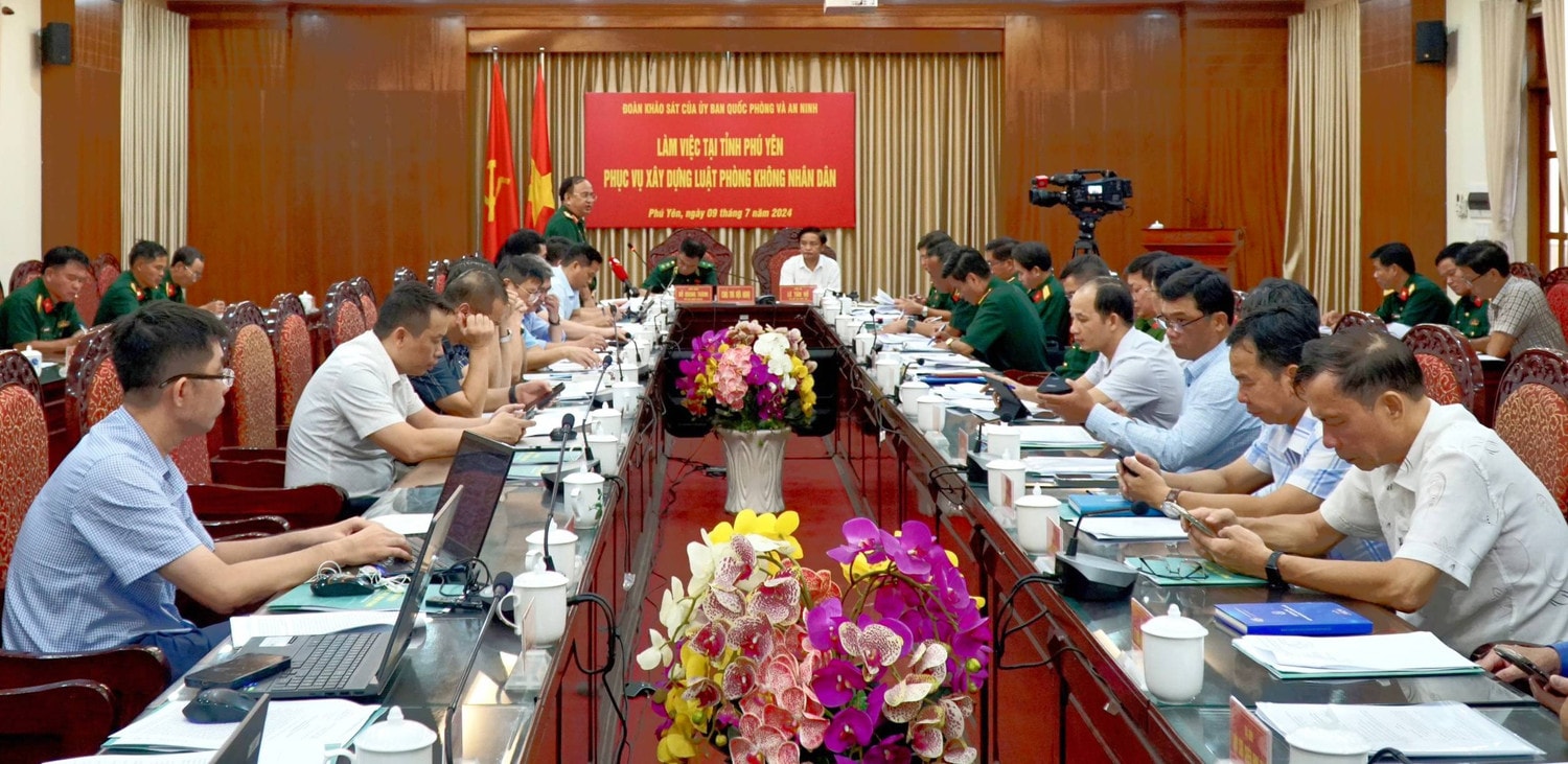 Đoàn giám sát của Ủy ban Quốc phòng và An ninh làm việc với UBND tỉnh Phú Yên về dự án Luật Phòng không nhân dân -0