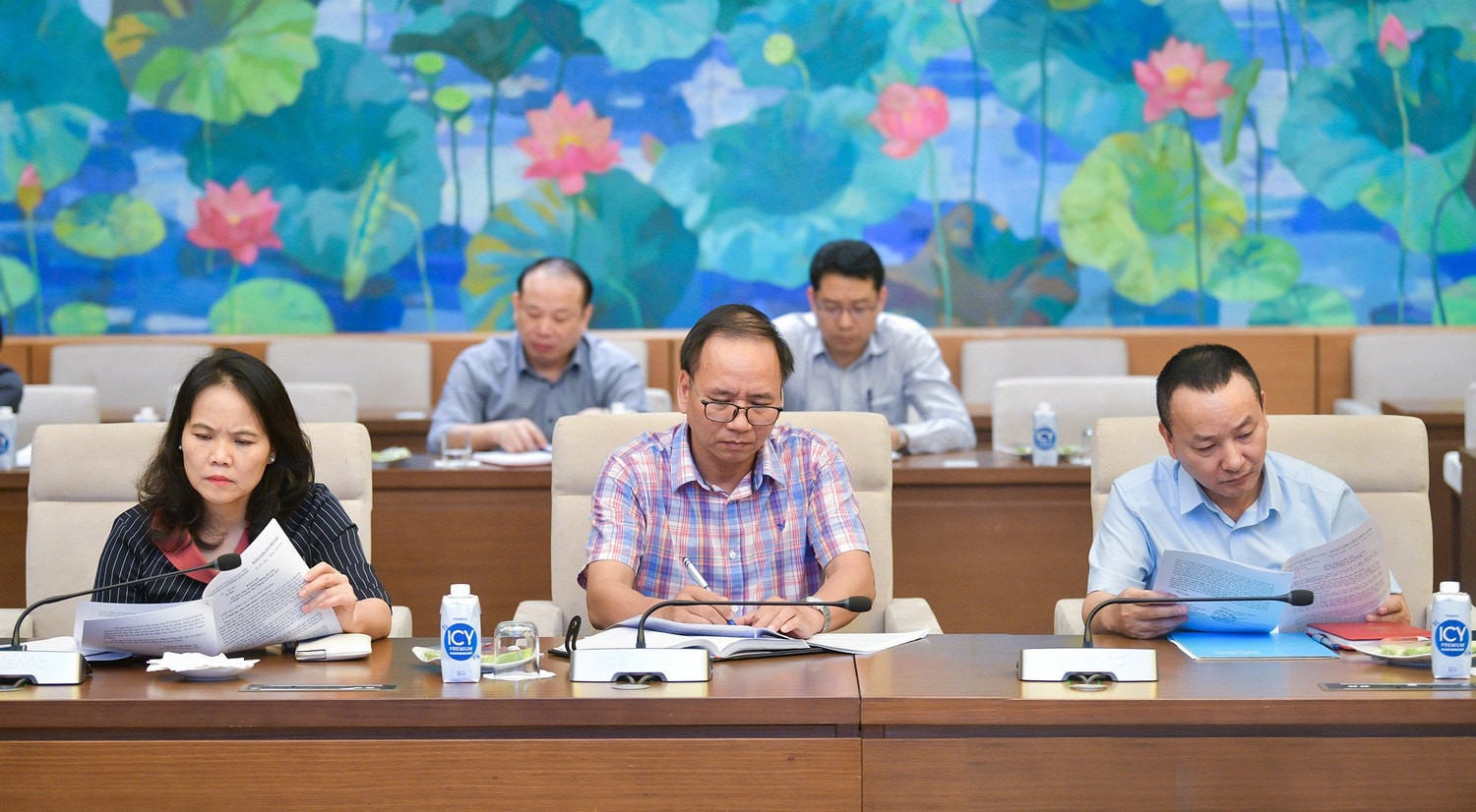 Các đại biểu tham dự cuộc họp