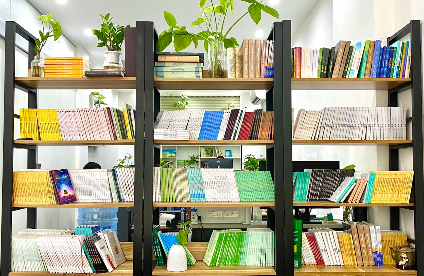 Xu hướng tự xuất bản sách: Cơ hội mới cho tác giả Việt -0