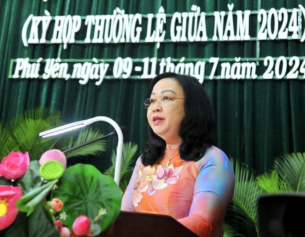 Phó Bí thư Thường trực Tỉnh ủy, Chủ tịch HĐND tỉnh Cao Thị Hòa An phát biểu khai mạc kỳ họp - Ảnh ANH NGỌC