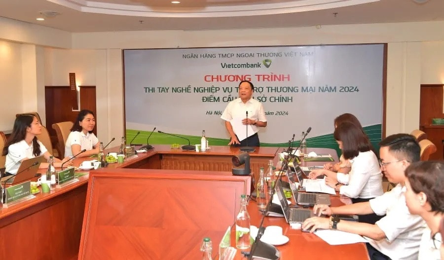 Ông Kiều Hữu Thiện - Giám đốc Trường Đào tạo và phát triển nguồn nhân lực Vietcombank phát biểu khai mạc. Ảnh: VCB