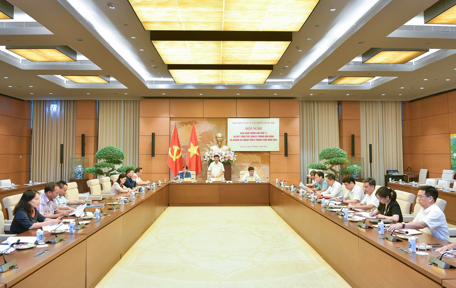 Quang cảnh cuộc họp
