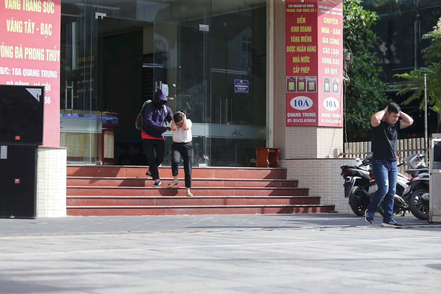 Diễn tập thực binh phòng ngừa tình huống cướp tiệm vàng, bắt cóc con tin -0