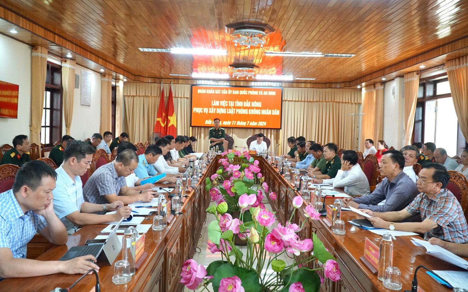 Quang cảnh cuộc làm việc