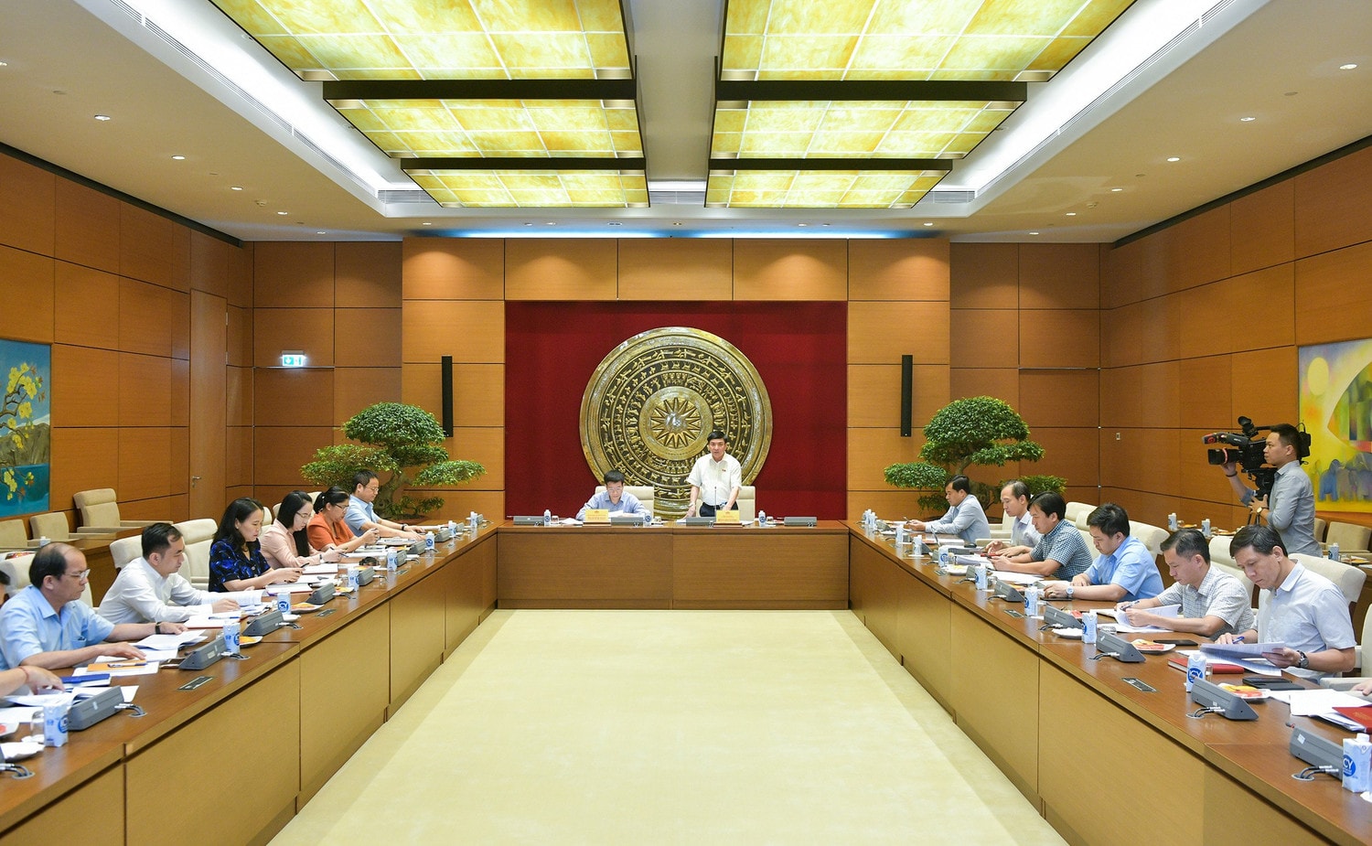 Quang cảnh cuộc họp