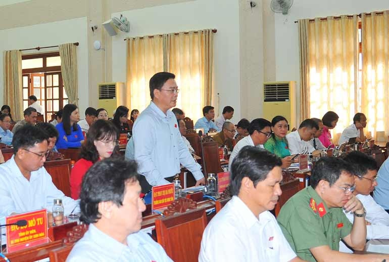 Trưởng ban Kinh tế - Ngân sách HĐND tỉnh Phạm Ngọc Công tham gia thảo luận tại hội trường. Ảnh- ANH NGỌC
