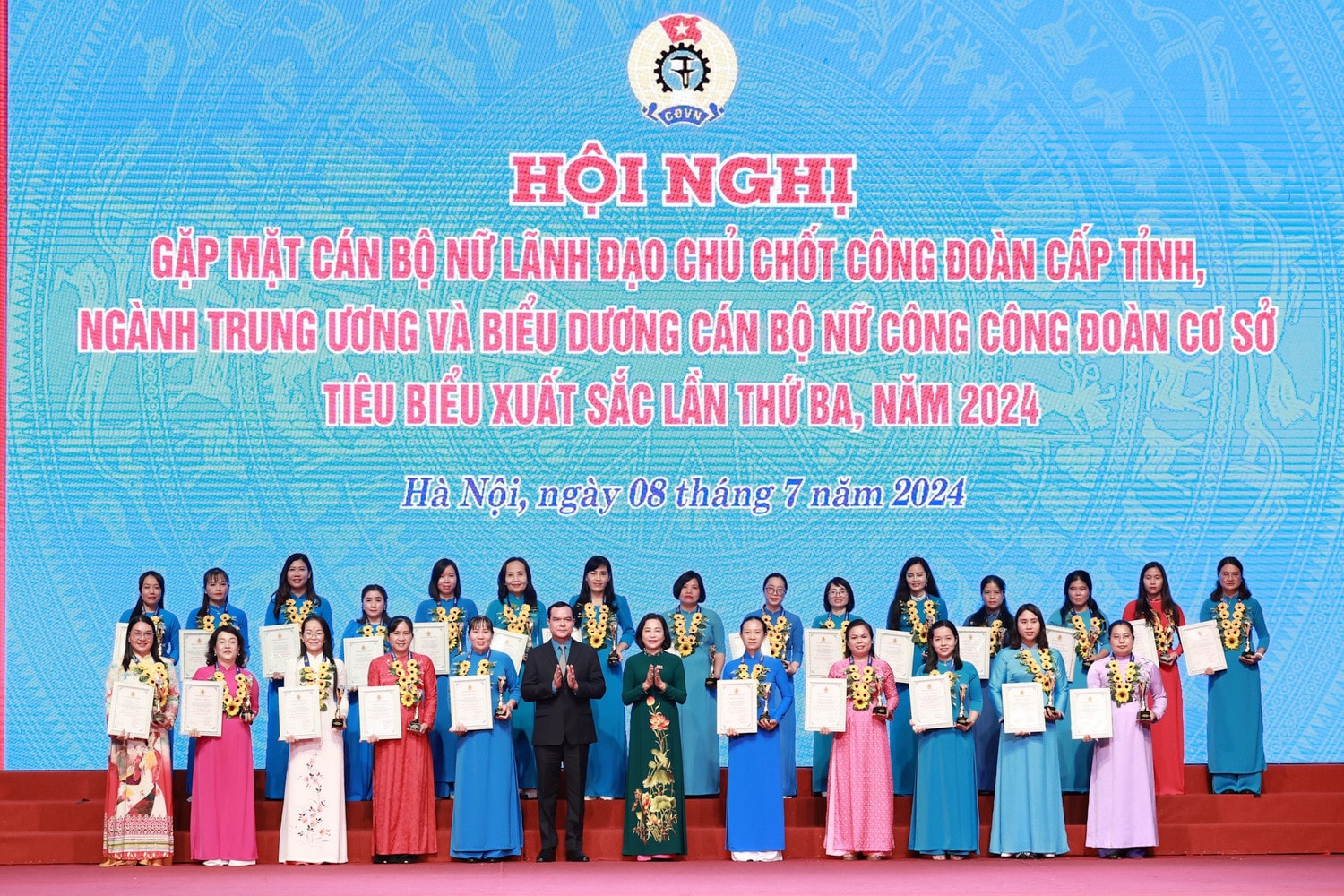 Khẳng định vai trò, cống hiến thầm lặng của cán bộ nữ công đoàn -0