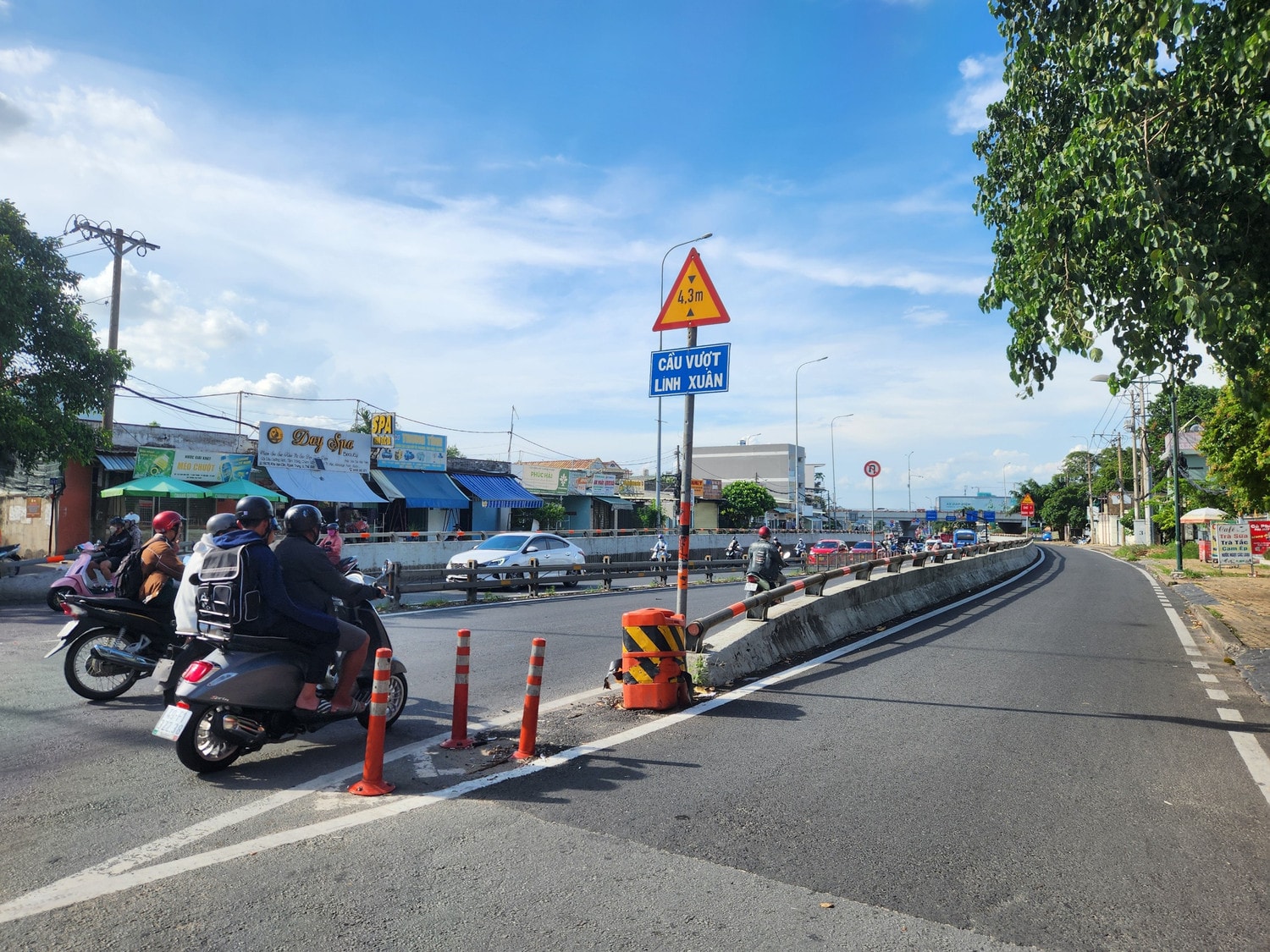 Đoạn quốc lộ 1A trên địa bàn Linh Xuân, TP. Thủ Đức
